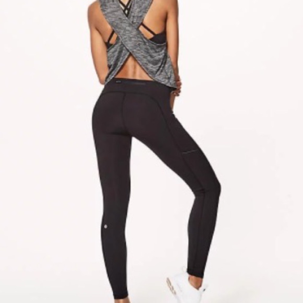 NWOT Lululemon black leggings with pockets